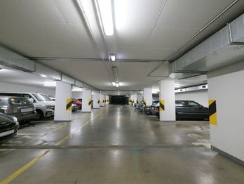 Pronájem garážového stání 16 m², Praha 6 - Dejvice
