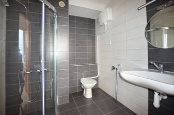 koupelna - Pronájem bytu 1+1 v osobním vlastnictví 42 m², Borovany