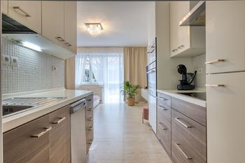 Kuchyňský kout - Prodej bytu 1+kk v osobním vlastnictví 38 m², Praha 9 - Třeboradice
