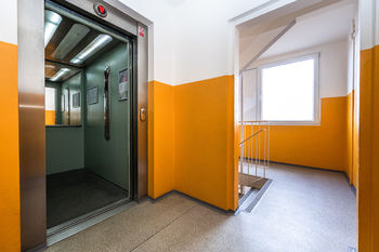 Pronájem bytu 2+kk v družstevním vlastnictví 42 m², Praha 8 - Bohnice