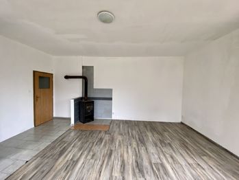 foto 9 - obytný pokoj s kuchyňským koutem - Pronájem bytu 1+kk v osobním vlastnictví 46 m², Smržovka