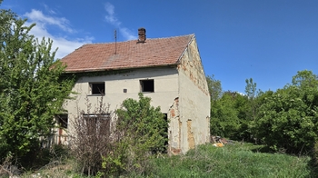Čelní pohled na dům - stávající stav  - Prodej pozemku 3685 m², Kučerov