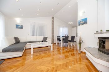 Prodej domu 257 m², Kožino