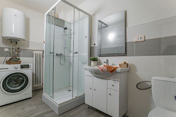 Koupelna. - Prodej domu 69 m², Kardašova Řečice