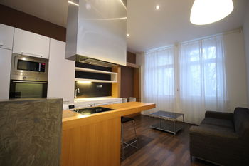Kuchyně + obývací pokoj - Pronájem bytu 2+kk v osobním vlastnictví 52 m², Praha 10 - Vršovice 