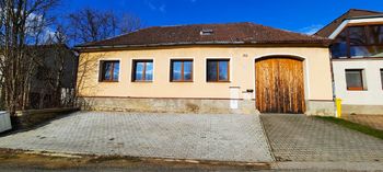 čelní pohled na dům - Prodej chaty / chalupy 247 m², Peč 
