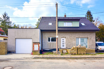 Prodej domu 199 m², Úvaly (ID 205-NP10065)
