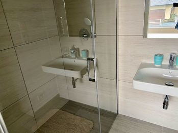 2x koupelna, 3x WC - Prodej domu 149 m², Strančice