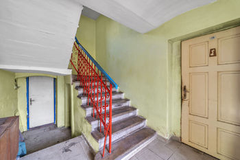 Rodinný dům, Křinice - schodiště - Prodej domu 227 m², Křinice