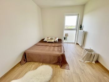 Pokoje v patře - Pronájem bytu 4+kk v osobním vlastnictví 104 m², Dobev