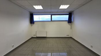 jeden z pokojů - Pronájem kancelářských prostor 116 m², Litomyšl 