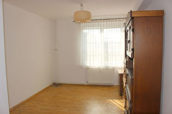 pokoj pohled od vstupu - Pronájem bytu 1+1 v osobním vlastnictví, Olomouc