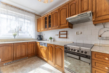 Samostatná velká kuchyně  - Prodej domu 153 m², Praha 10 - Strašnice