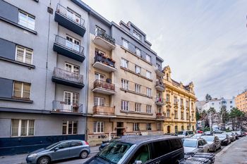 Prodej bytu 1+1 v osobním vlastnictví, Praha 5 -