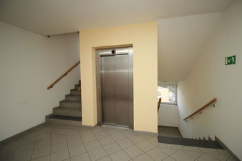 4.patro - Pronájem bytu 2+kk v osobním vlastnictví 56 m², Praha 10 - Hostivař
