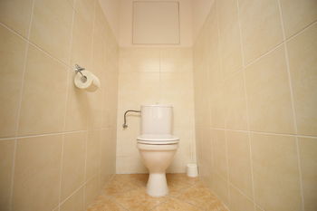 Toaleta - Pronájem bytu 2+kk v osobním vlastnictví 56 m², Praha 10 - Hostivař