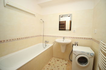 Koupelna - Pronájem bytu 2+kk v osobním vlastnictví 56 m², Praha 10 - Hostivař
