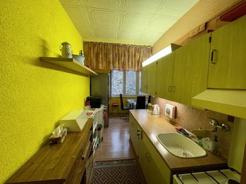 Kuchyně - kuchyňská linka - Pronájem bytu 2+1 v osobním vlastnictví 64 m², Jáchymov