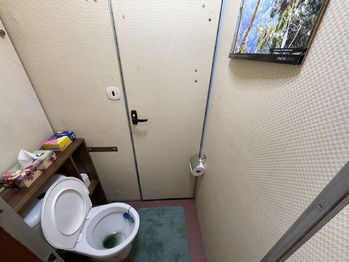 Toaleta - Pronájem bytu 2+1 v osobním vlastnictví 64 m², Jáchymov