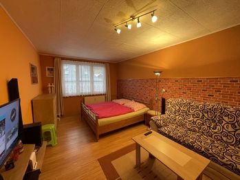 Obývací pokoj - Pronájem bytu 2+1 v osobním vlastnictví 64 m², Jáchymov
