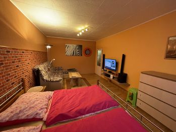 Obývací pokoj - Pronájem bytu 2+1 v osobním vlastnictví 64 m², Jáchymov