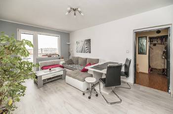 obývací pokoj - Prodej bytu 2+1 v osobním vlastnictví 54 m², Kladno