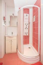 koupelna - Prodej bytu 2+1 v osobním vlastnictví 54 m², Kladno