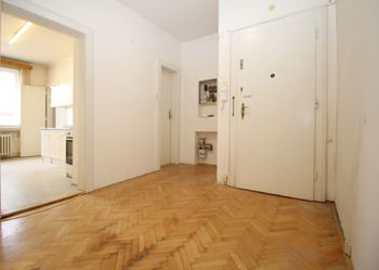 CHODBA - Prodej bytu 2+1 v družstevním vlastnictví 75 m², Praha 7 - Holešovice