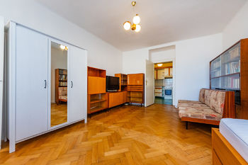 8. Obývací pokoj - Prodej bytu 2+kk v osobním vlastnictví 48 m², Praha 6 - Dejvice