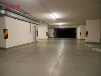 Pronájem garážového stání 15 m², Praha 10 - Strašnice