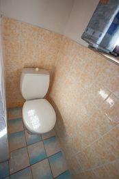 WC - Prodej chaty / chalupy 84 m², Hradce