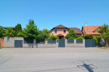 Prodej domu 256 m², Ladná