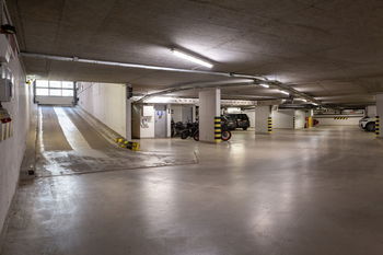 Pronájem garážového stání 1065 m², Praha 4 - Podolí