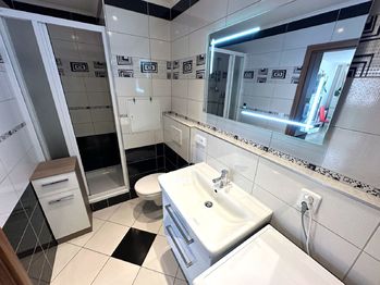 Koupelna - Prodej bytu 1+kk v osobním vlastnictví 23 m², Praha 9 - Letňany