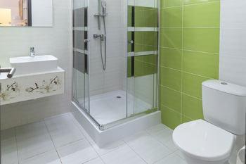 koupelna s toaletou - Pronájem bytu 2+kk v osobním vlastnictví 62 m², Kladno