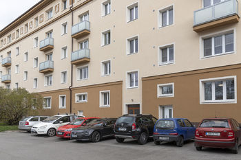 budova - Pronájem bytu 2+kk v osobním vlastnictví 62 m², Kladno