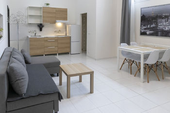 obývací pokoj s kuchyň.koutem - Pronájem bytu 2+kk v osobním vlastnictví 62 m², Kladno