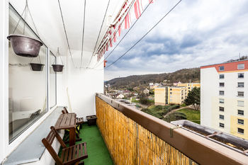 výhled z lodžie - Prodej bytu 4+1 v osobním vlastnictví 83 m², Ústí nad Labem