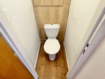 Samostatné WC - Prodej bytu 2+1 v osobním vlastnictví 61 m², Strakonice