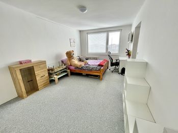 Pokoj č. 1 - Prodej bytu 2+1 v osobním vlastnictví 61 m², Strakonice