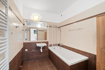 koupelna - Pronájem bytu 2+1 v osobním vlastnictví 59 m², Praha 9 - Horní Počernice