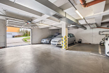 parkovací stání v garáži - Pronájem bytu 2+1 v osobním vlastnictví 59 m², Praha 9 - Horní Počernice
