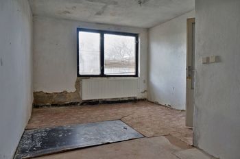 Pokoj (cca 16 m2) - Prodej pozemku 1492 m², Kotvrdovice