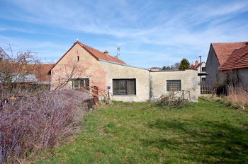 Pohled na stávající dům ze zahrady - Prodej pozemku 1492 m², Kotvrdovice