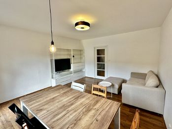 Obývací pokoj - Pronájem domu 150 m², Praha 10 - Strašnice