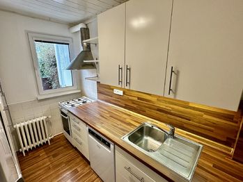 Kuchyně - Pronájem domu 150 m², Praha 10 - Strašnice