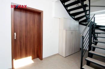 vstup do bytu - Pronájem bytu 3+1 v osobním vlastnictví 86 m², Kolín