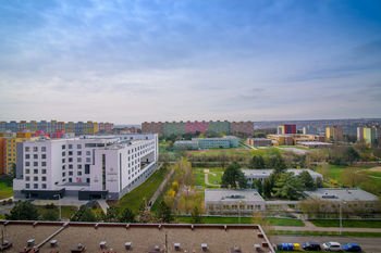 Výhled z okna - Pronájem bytu 2+kk v osobním vlastnictví 43 m², Praha 8 - Bohnice