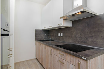 moderní kuchyňská linka - Pronájem bytu 2+kk v osobním vlastnictví 43 m², Praha 8 - Bohnice