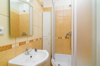 koupelna - Pronájem bytu 2+kk v osobním vlastnictví 43 m², Praha 8 - Bohnice